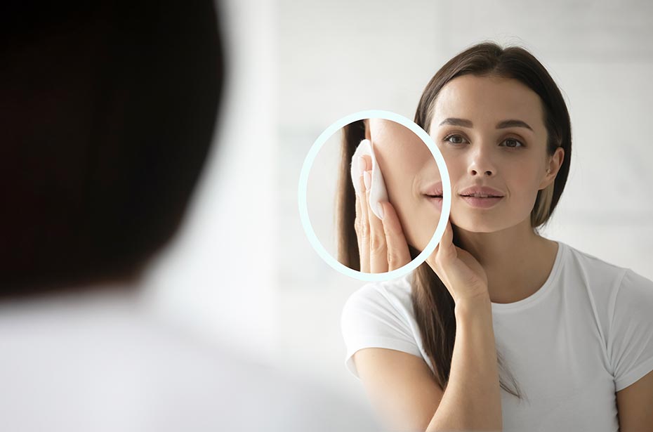 Remember how many times you stood in front of the mirror trying to draw the perfect line on your eyelid? We have a way to do that! The 3x magnifying cosmetic mirror integrated into the LED bathroom mirror will make sure your make-up is always perfect! This small gadget will quickly and effectively solve your morning face care problems.