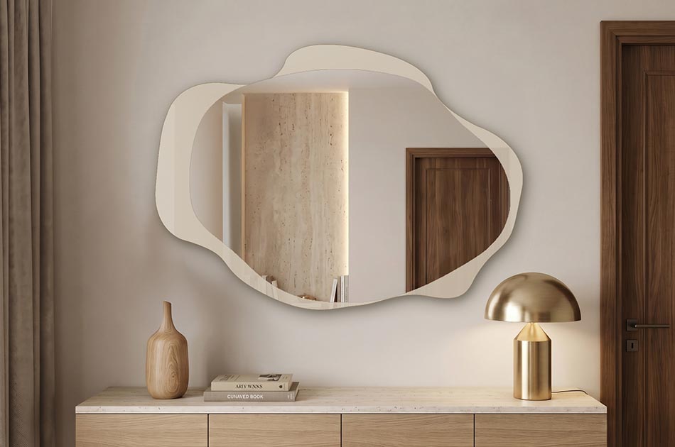 Mirror with decorative Lacobel glass